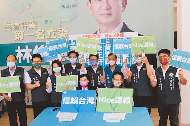 副总统赖清德的子弟兵共8名市议员选将组成「信赖台湾 NICE连线」。（吕维胤提供／曹婷婷台南传真）