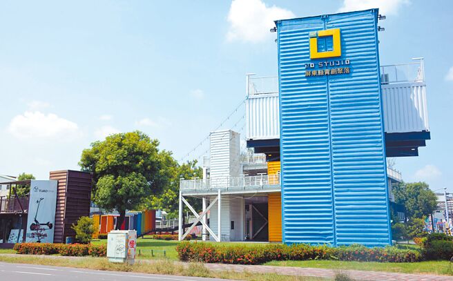 曾吸引不少网红前来拍照打卡的屏东市地标青创聚落，屏县府宣布，将于年底关门歇业。（林和生摄）