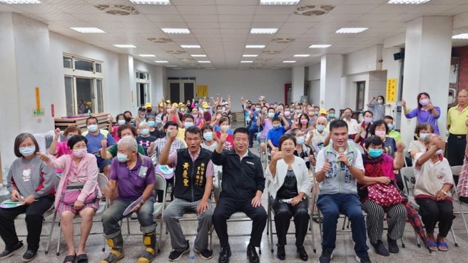 徐定祯表示，翻转苗栗问政说明会已经举办超过50场，感谢力挺的乡亲们。(摘自徐定祯粉专)