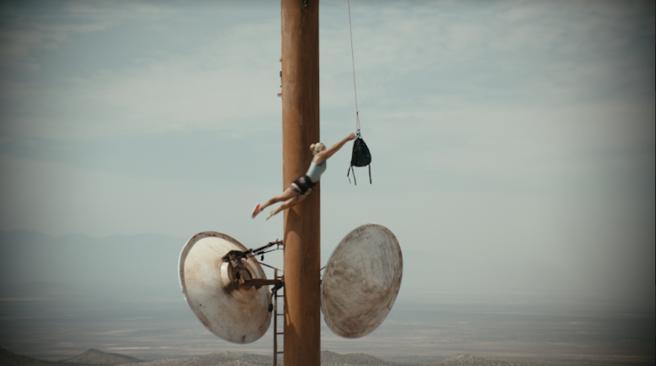 《坠》勇夺全美新片票房冠军。（车库娱乐提供）