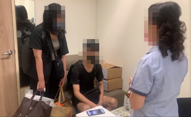 2位年輕乘客稱指控司機為危險駕駛，要求業者以10萬元買斷影片並於一週內開除駕駛員。（翻攝爆廢公社公開版臉書）