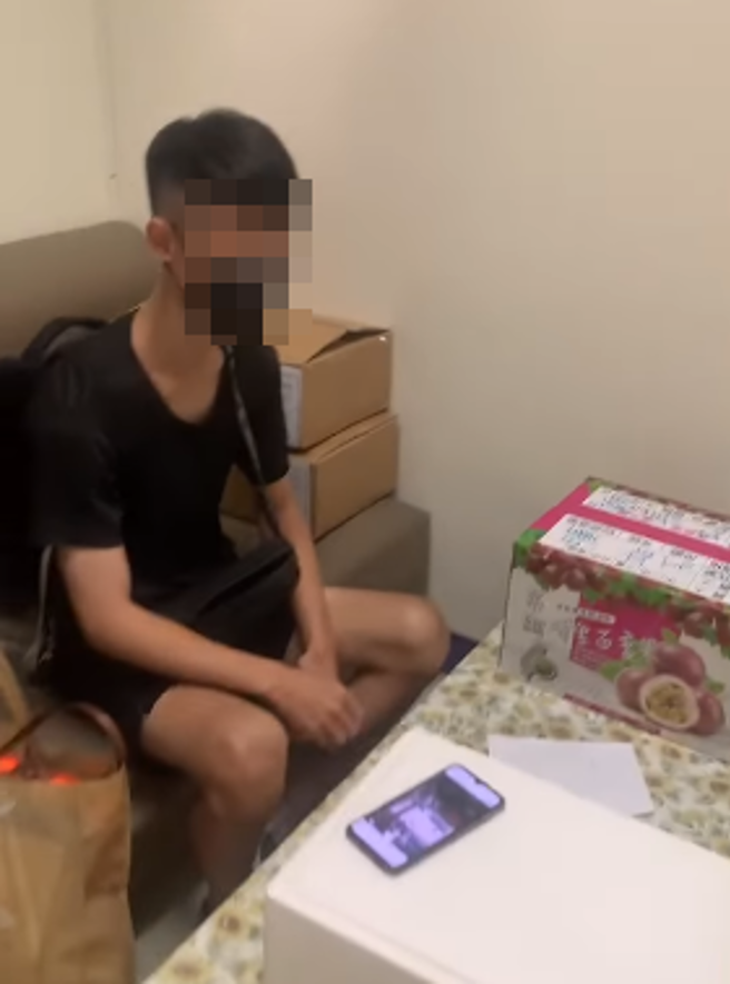 男乘客要求業者以10萬元買斷影片並於一週內開除駕駛員。（翻攝臉書爆廢公社公開版）