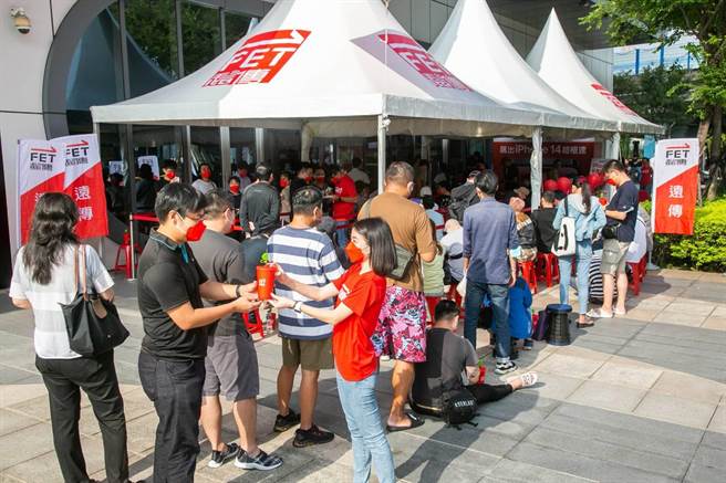 远传首度移师位于「3C圣地」三创生活园区的台北资讯园区门市举办首卖会。（远传提供）