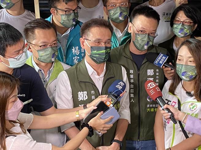 民進黨桃園市長參選人鄭運鵬認為，國民黨桃園市長參選人張善政團隊有2大困擾導致政策難產。（蔡明亘攝）