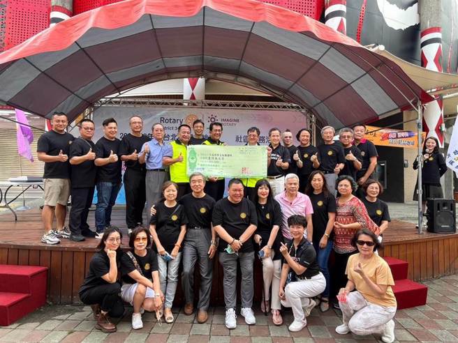 台北圆环扶轮社与仁爱乡公所、仁爱乡农会于仁爱乡农会签订3年的合作计画。（民眾提供／杨静茹南投传真）