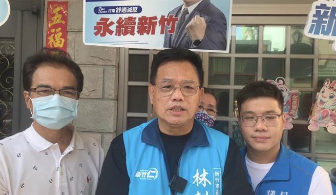 国民党新竹市长参选人林耕仁（中）认为，过去8年城市美学过于单一，他提出「城市美学政策」，将针对生活美学、城市景观、环境色彩、公共艺术的4大范畴，落实民眾参与、发挥在地特色。（林耕仁团队提供／王惠慧新竹传真）