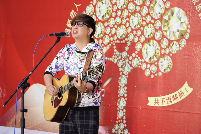 梁智凯开场演出。(图／苗栗县政府提供)