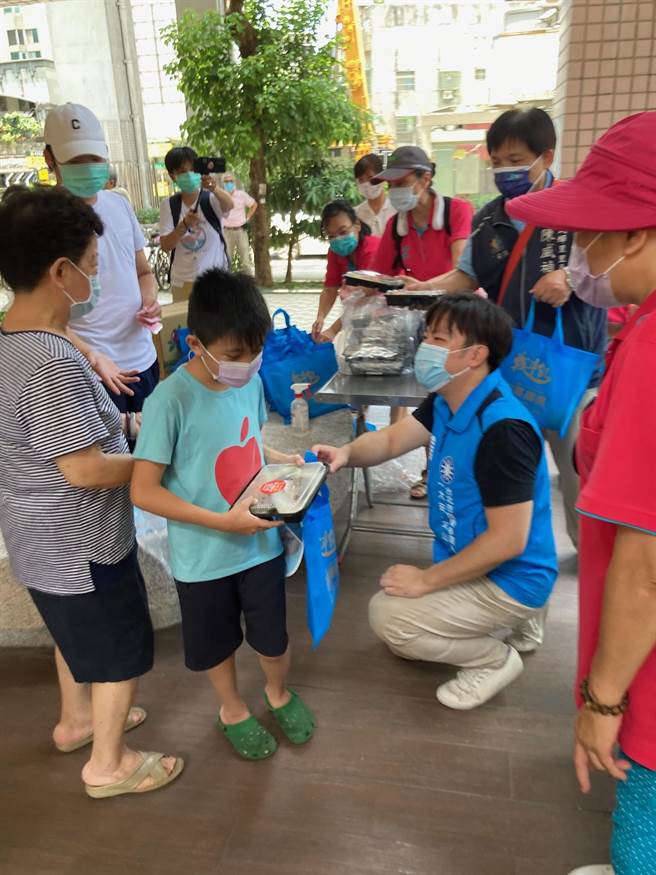 高揚凱說，謝龍介一席話，深受啟發，他的基層拜票行程變得更緊湊忙碌。（高揚凱競辦提供／游念育台北傳真）