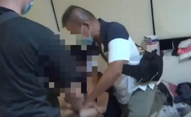 新北市刑大偵四隊今年接獲多家銀行報案，追查後同步拘捕4嫌到案。（警方提供／李奇叡新北傳真）