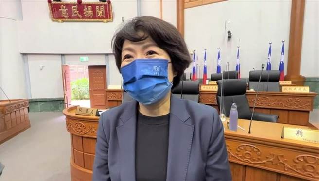 台東縣長饒慶鈴博士論文疑與僑委會報告部分相同。饒慶鈴強調，論文絕對經得起考驗。（蔡旻妤攝）