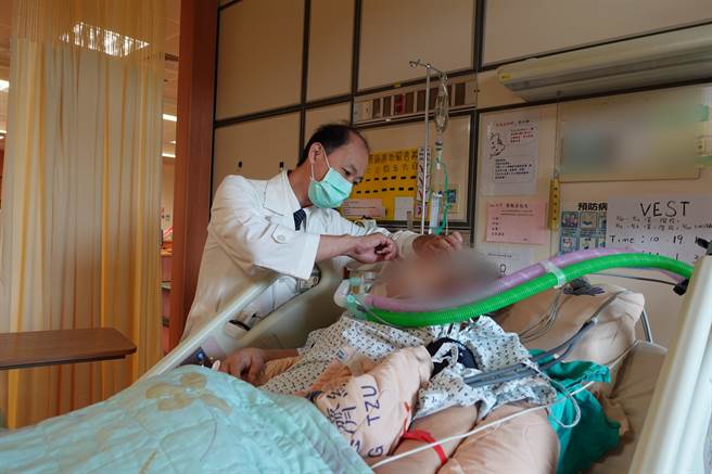 台中慈济医院神经科郭启中医师细心照顾老妇，虽血糖与癫痫获控制，但最终没有甦醒而离世。（台中慈济医院提供／陈淑娥台中传真）