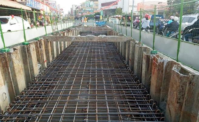 雨水下水道被视为看不见的良心工程，屏县议员黄明贤建议屏县府，应该积极提升实施率。（屏县府提供／林和生屏东传真）