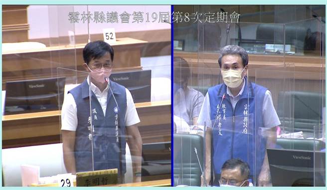 云林县教育处长邱孝文（右）答询县议员李明哲（左）质询表示，如何让年轻人不被骗也不骗人，品德教育是根本。（周丽兰摄）