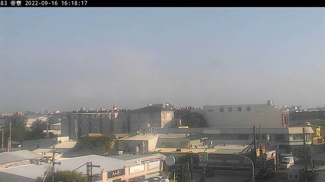 梅花颱風雖然在9月13日已逐漸遠離臺灣，但其外圍環流卻使得大環境轉為偏西風，同時也帶來一波來自中國的境外污染。（翻攝自空氣品質監測網／林良齊台北傳真）