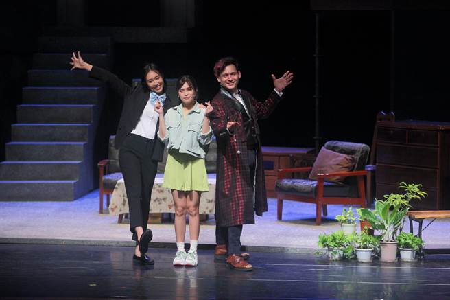 《倒垃圾》由刘朴（左起）、夏宇童与倪安东等实力唱将共同演出。（张铠乙摄）