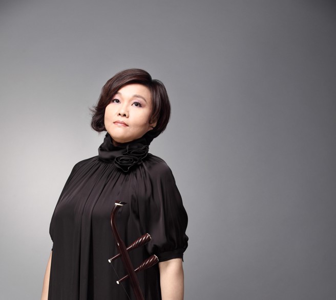 中胡演奏的霍世洁，合作巨星无数成为市场占有率最高的二胡演奏家。(图／臺北市立国乐团提供)