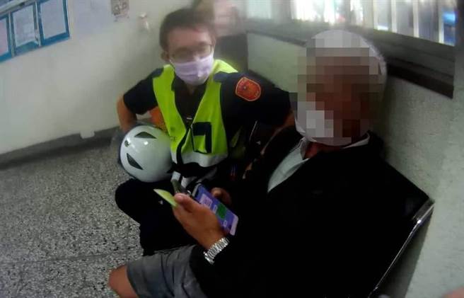竹南警分局造橋分駐所及時勸阻老翁落入愛情陷井。（竹南警分局提供／謝明俊苗栗傳真）