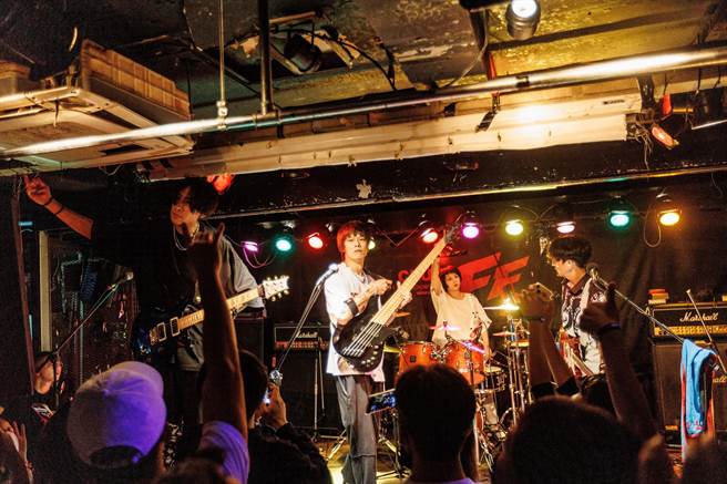 康士坦的變化球受邀參加弘大音樂節。（re： public records提供）