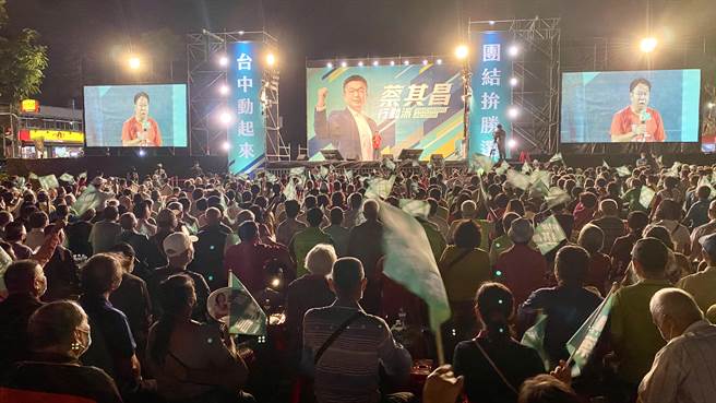 民进党台中市长参选人蔡其昌首场造势晚会16日晚间在丰原登场。（陈淑芬摄）