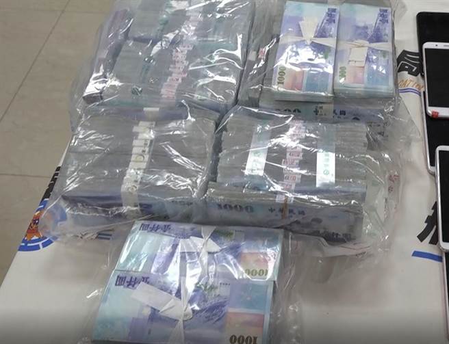 警政署动员全国警方查缉地下匯兑、洗钱水房及扫荡赌博，总共查扣现金1亿多元。(林郁平摄)