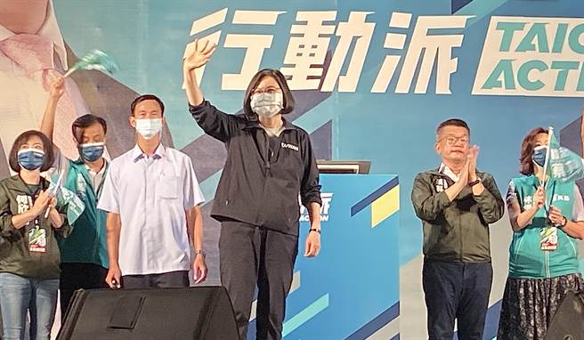 蔡英文总统表示，蔡其昌已经准备好了，今年选战就从丰原把台中赢回来。（陈淑芬摄）