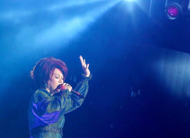 蔡琴今晚开唱忍不住落泪。（粘耿豪摄）