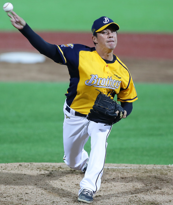 中信兄弟先發投手鄭凱文。（季志翔攝）