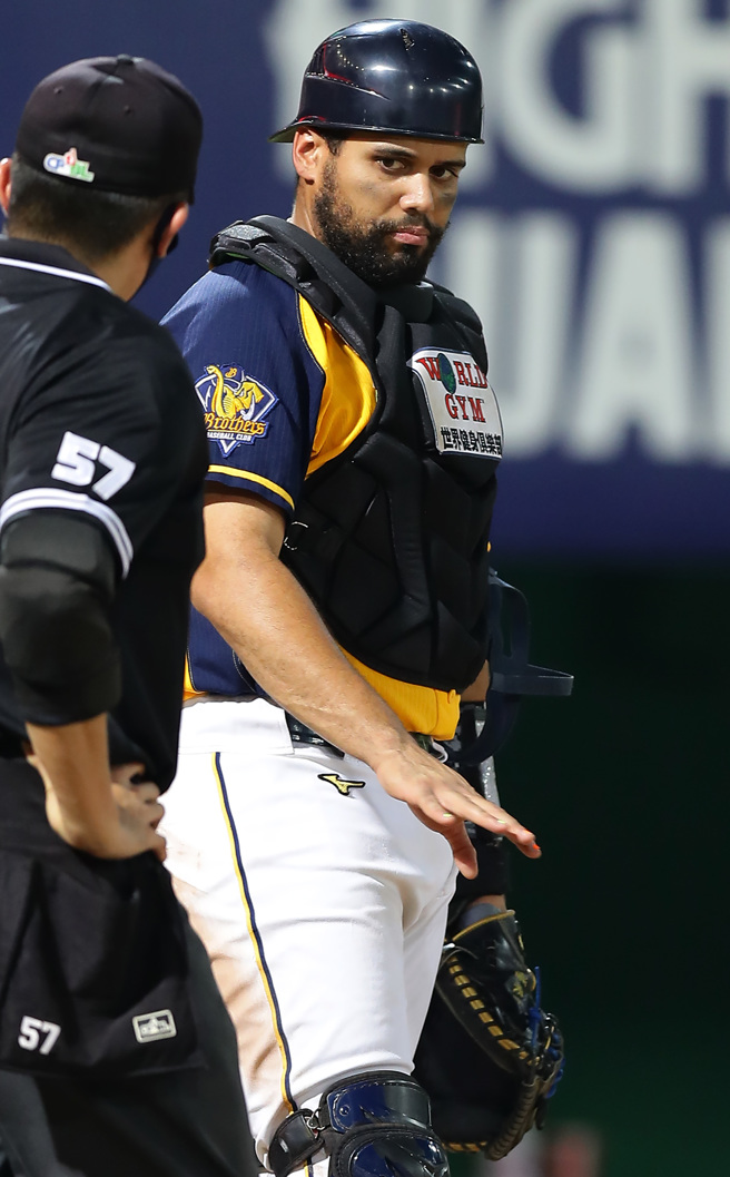 中信兄弟捕手福来喜。（季志翔摄）