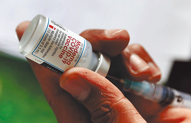 莫德纳今年8月向辉瑞、BNT提起mRNA专利侵权诉讼，惟被告方可能会主张其2020专利承诺中，表明不会用专利权来打击其他疫苗制造商，最终鹿死谁手还很难说。图／美联社