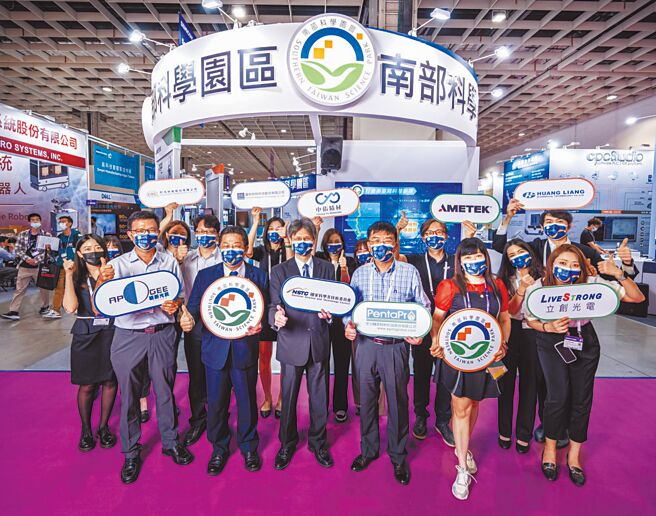 南科管理局携手园区厂商组成南科形象馆。图／南科管理局提供