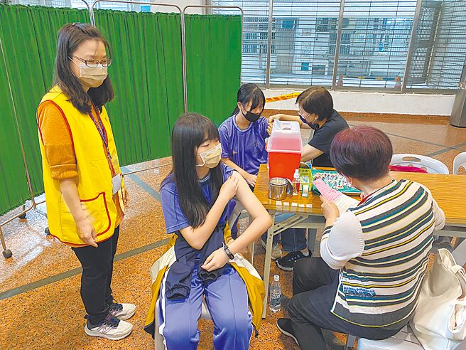 新北市卫生局即日起至10月14日进驻100所国中，提供免费9价HPV疫苗接种服务。（新北市卫生局提供／陈慰慈新北传真）
