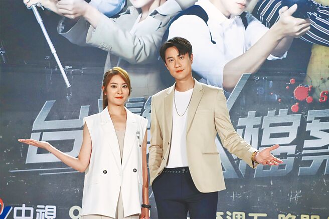 杨雅筑（左）和刘书宏扛新剧收视，压力不小。（中视提供）