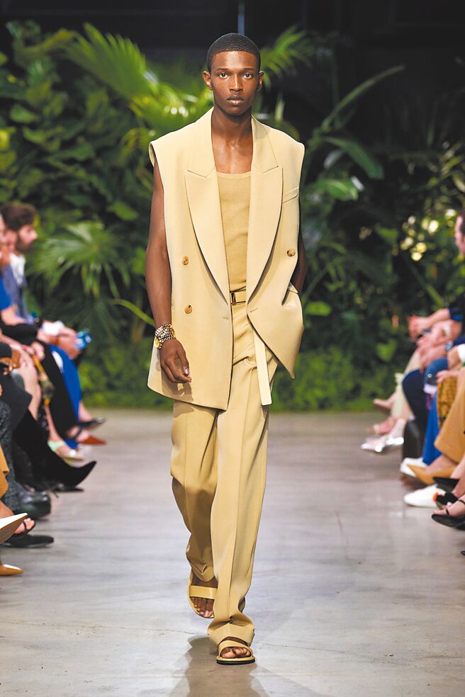 裸色、大地色等自然色系是MK本季的重點色之一。（Michael Kors提供）