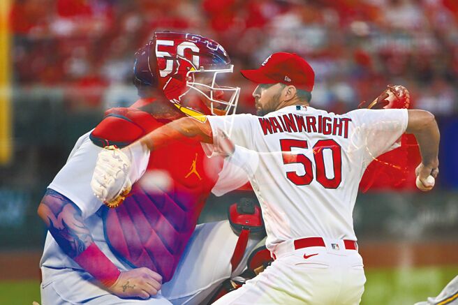 红雀右投温莱特（右）与铁捕莫里纳在例行赛搭檔325场，创下大联盟纪录。（路透）