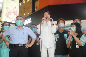 台北》柯P偕黃珊珊西門街頭演講「居住正義」 吸年輕選票