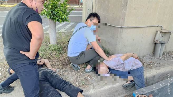 仁武警方查办窃车案，制伏两名嫌疑人。（翻摄照片／林瑞益高雄传真）