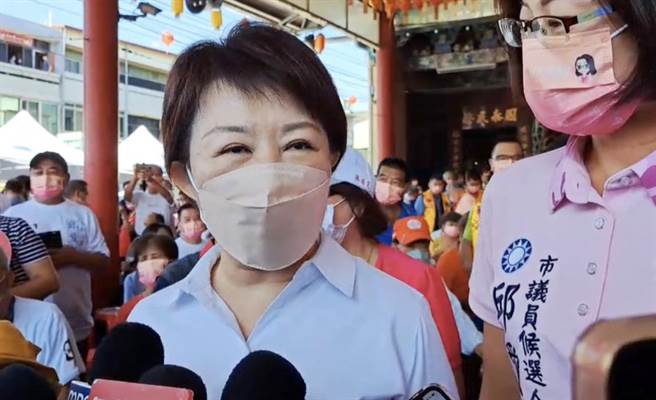 卢秀燕强调，选举没有撇步，这段时间要一票一票、一步一脚印，向所有乡亲恳托。（陈世宗摄）