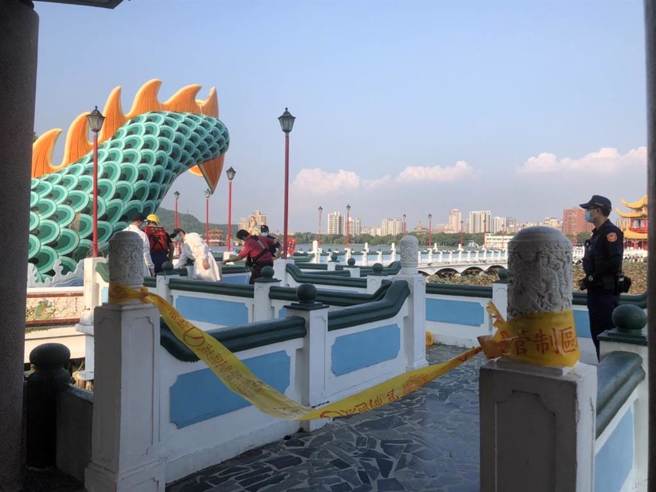 近來高雄浮屍案頻傳，精神科醫師林耕新認為媒體與參選人不要過度炒作。圖為高雄市左營區蓮池潭15日發生浮屍案。（本報資料照片）
