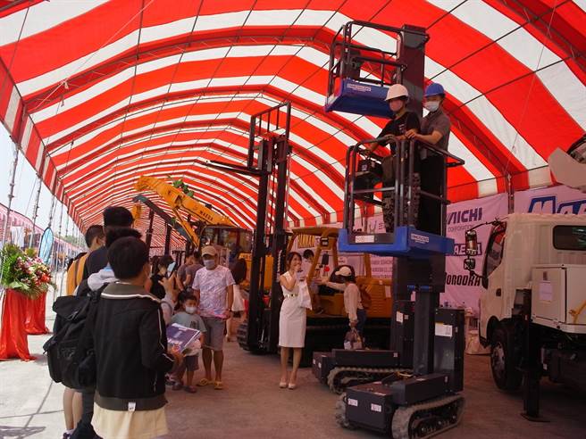 云林国际农业机械展登场，电动农机与冷链受瞩目。（张朝欣摄）