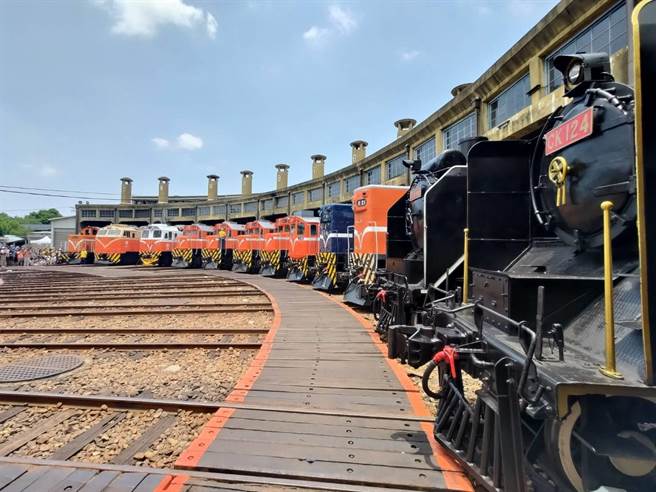 台铁明年的文资重点工作为全面清查，整理后开放民眾于网页上浏览，朝向数位文物馆努力。（台铁提供／陈佑诚传真）