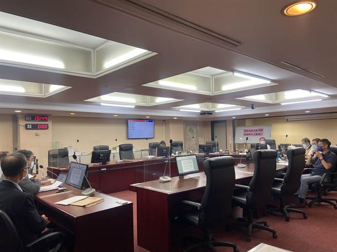 台北市议会要求台北市政府提城市博览会的检讨报告，认为报告内容「灌水充数」，因此二度暂搁动支第二预备金。（陈薏云摄）