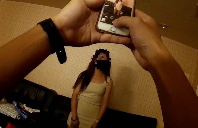 警方查获暗地从事性交易的蒋女。（翻摄照片／崔正纲高雄传真）