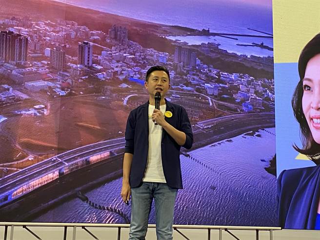 1个多月没有公开露面的前新竹市长林智坚17日参加沈慧虹的百工百业后援会成立大会，力挺昔日副手。（陈育贤摄）