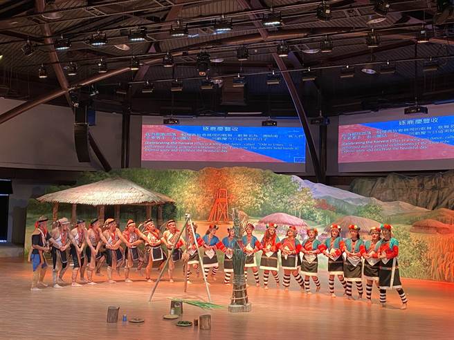 優格哇舒劇場（yokeoasu）有鄒族傳統舞蹈表演。（廖素慧攝）