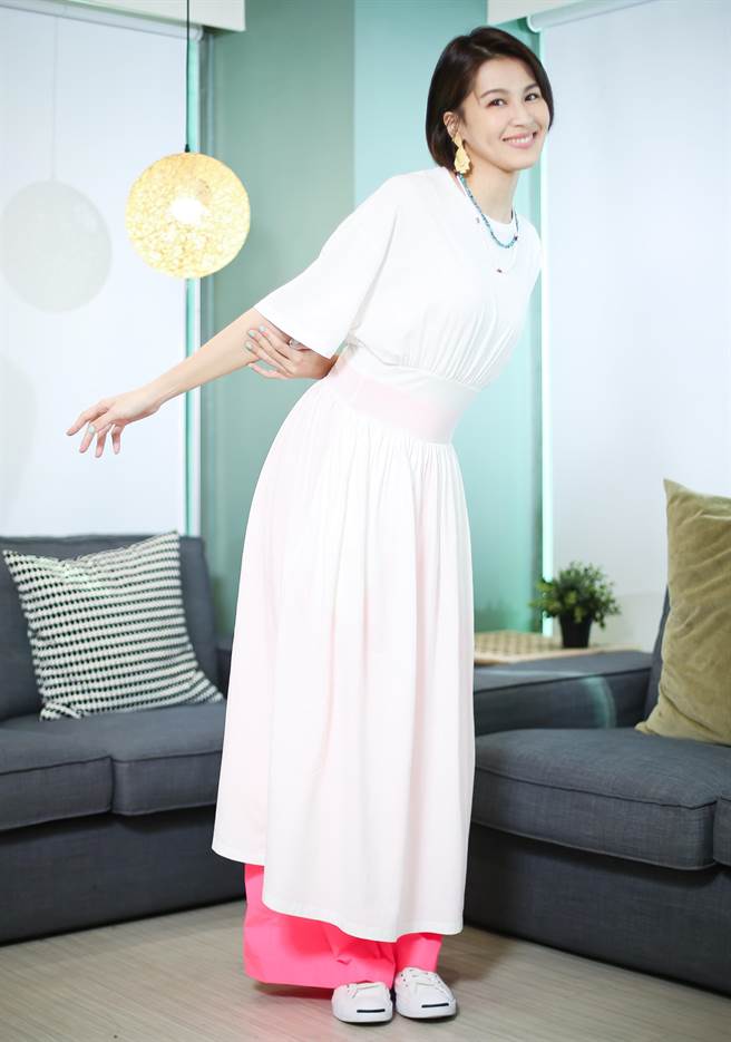 曾沛慈婚后出辑更添女人味。（陈俊吉摄）