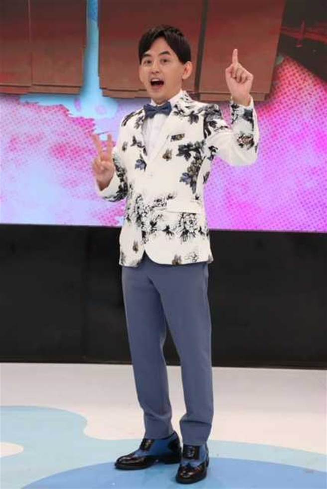 黄子佼主持《一鸣惊人》第2季，坦言主持压力还是很大。（中天综合台提供）