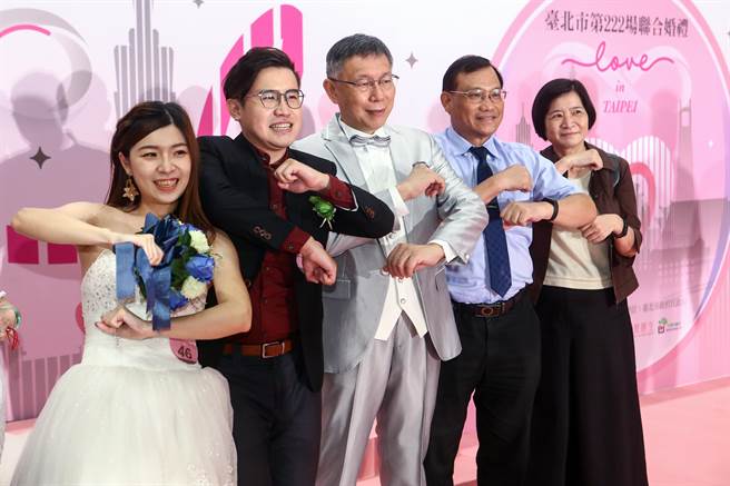 台北市為積極鼓勵新人結婚成家，史無前例推出總獎金高達1000萬元的「2022臺北千萬要結婚」結婚送抽獎活動，截至8月底已經發出450萬元獎金，還有550萬元獎金等著新人來抽獎。（鄧博仁攝）
