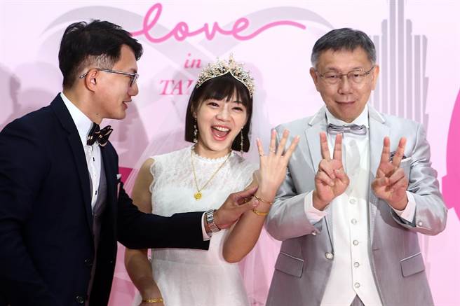 台北市為積極鼓勵新人結婚成家，史無前例推出總獎金高達1000萬元的「2022臺北千萬要結婚」結婚送抽獎活動，截至8月底已經發出450萬元獎金，還有550萬元獎金等著新人來抽獎。（鄧博仁攝）
