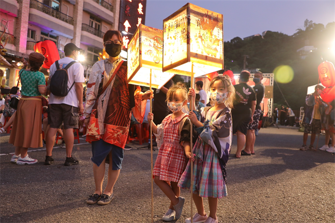 现场还有家长带着孩子来参加。（台南市政府提供／张毓翎台南传真）