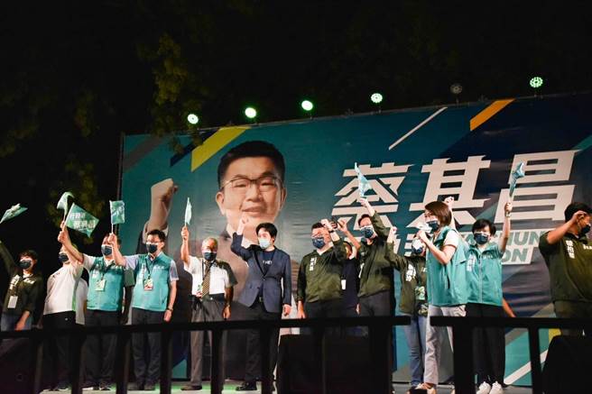 民进党台中市长参选人蔡其昌今天晚上在一德洋楼举办造势晚会。（潘虹恩摄）
